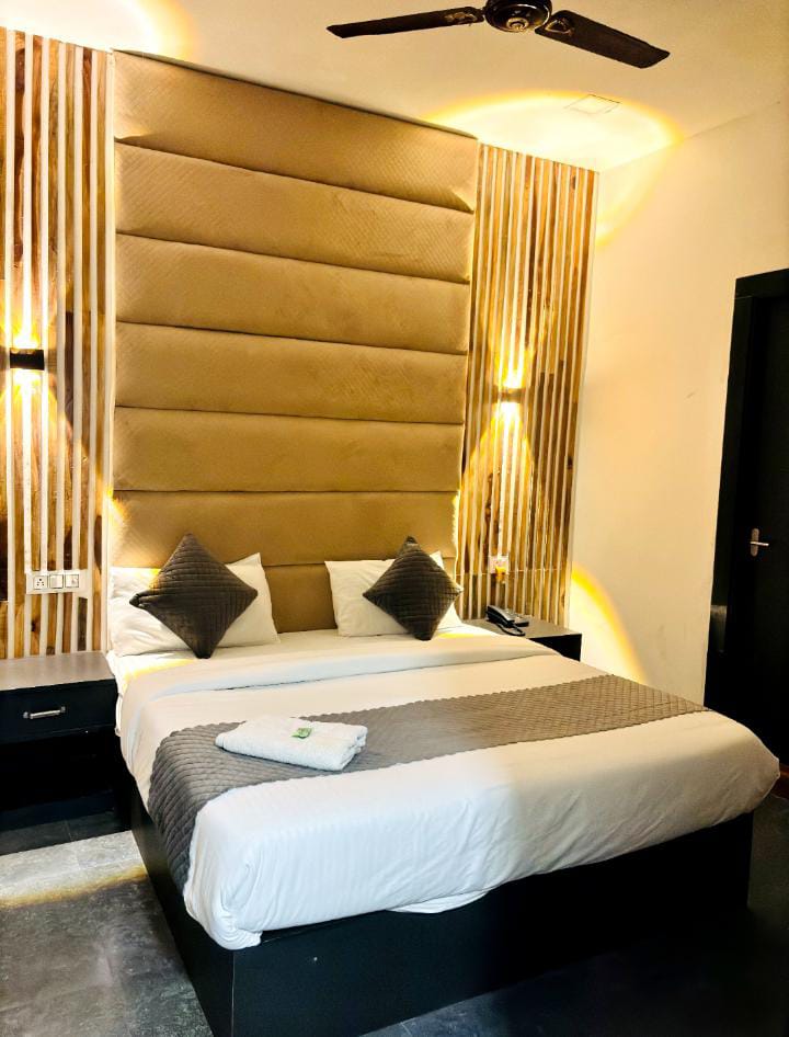 Deluxe Room at The Grand Way Inn